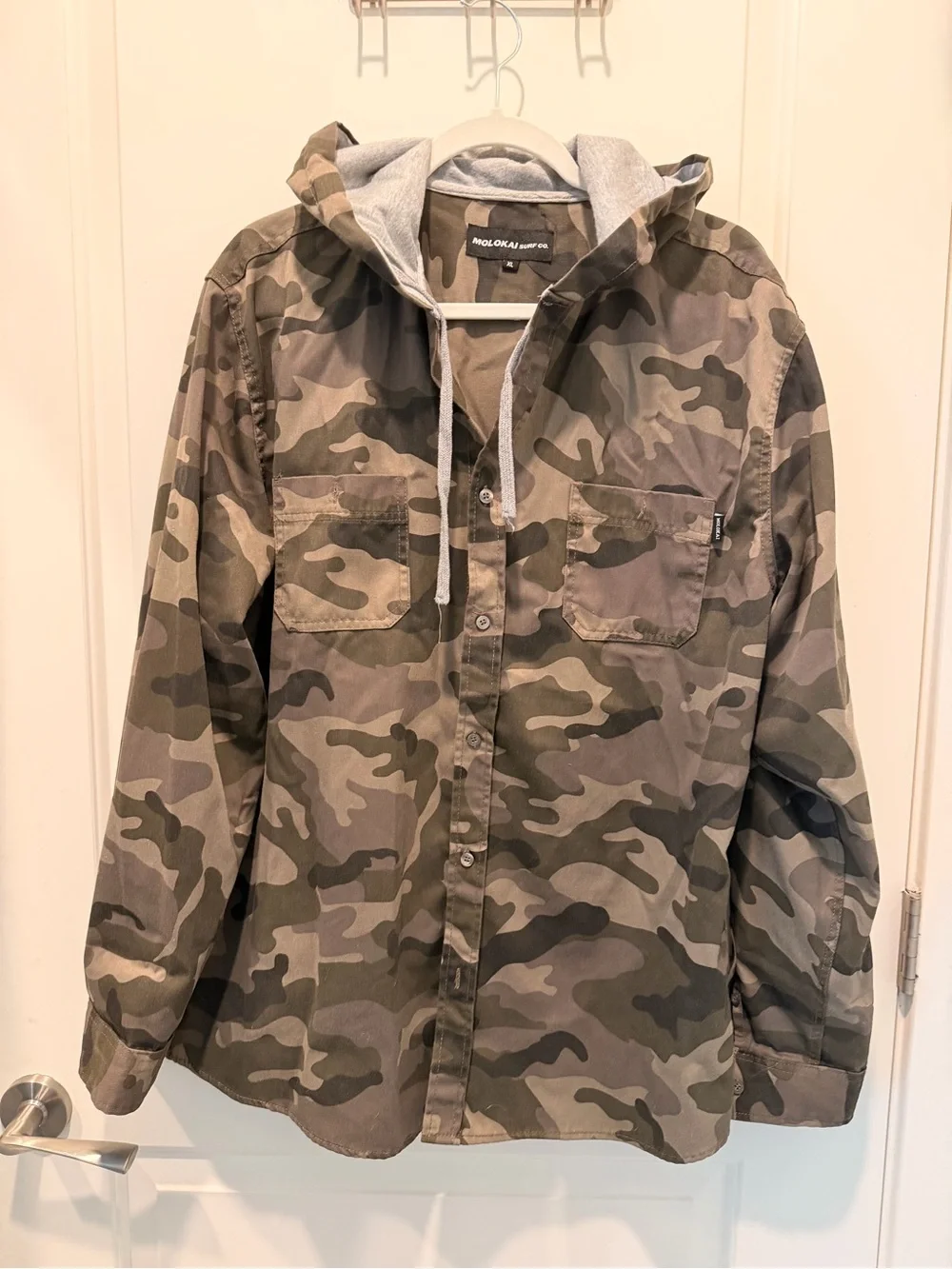 Molokai Surf Co. Camo
Hooded Button Down Shirt
XL - Picture 1 of 9